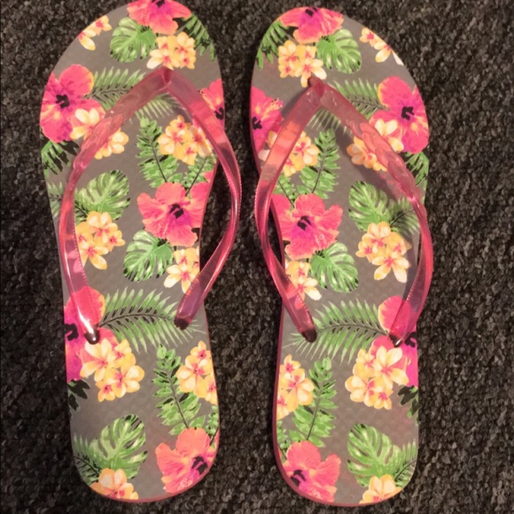 Shoes - Pink Floral Flip Flops Size M L